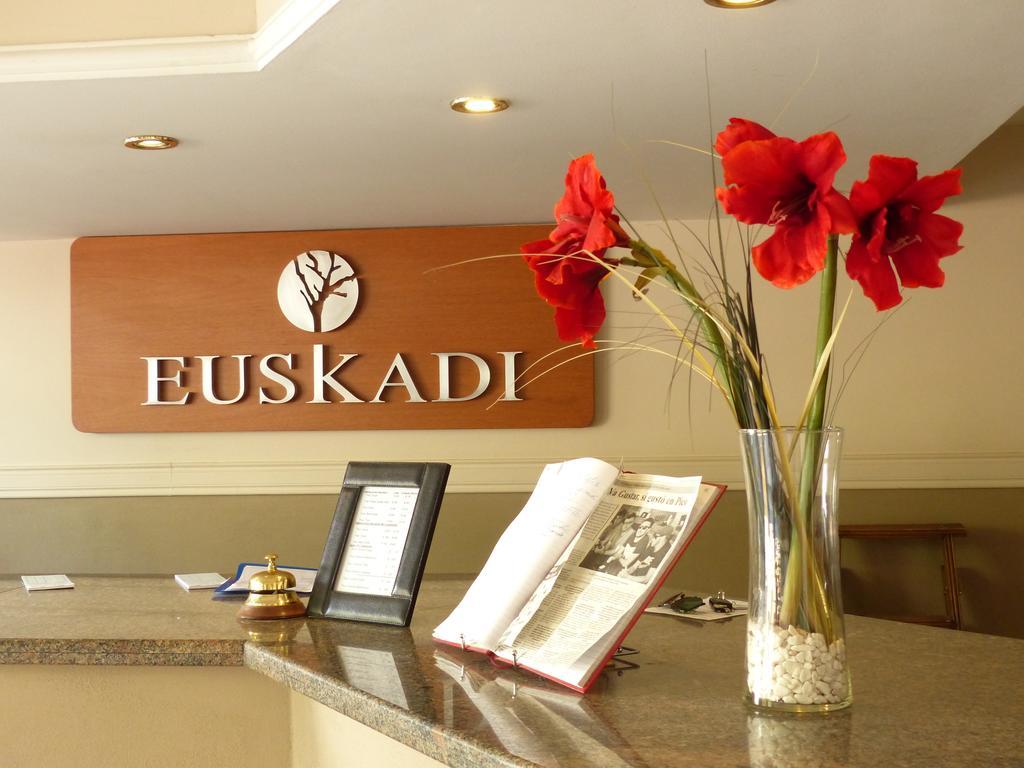 Euskadi Hotel General Pico Exterior photo